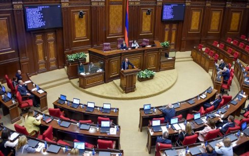 Aprel döyüşləri ilə bağlı Ermənistan parlamentində qalmaqal