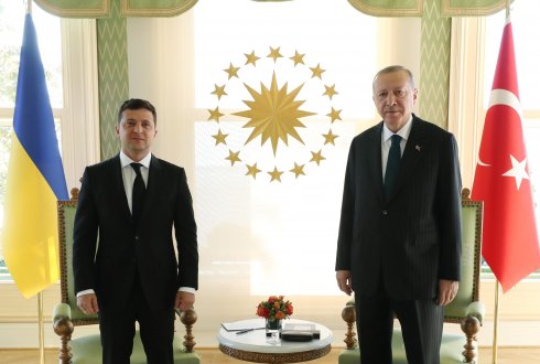Zelenski Türkiyə Prezidenti ilə hərbi-texniki əməkdaşlığı müzakirə edib