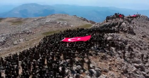 Türkiyədə 3 000 komando dağa çıxaraq şəhidlərimizi yad etdi - VİDEO