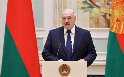 Lukaşenko: “Qərb Belarusa hücumlara davam edərsə, ömürlük prezident olacağam”