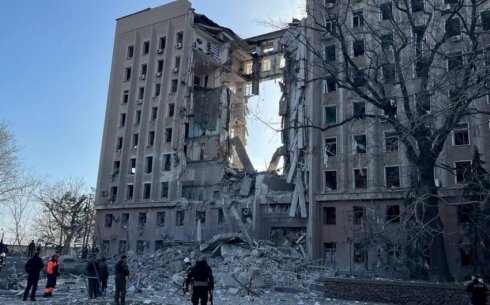 Ukraynanın Nikolayev şəhərinə endirilən raket zərbəsi zamanı 12 nəfər ölüb, onlarla yaralı var