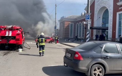 Rusiya Ukraynada vağzalı raket atəşinə tutub, 30-dan çox sakin ölüb, 100-dən çox insan yaralanıb