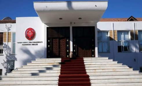 Quzey Kıbrıs parlamenti hökumətə etimad üçün növbədənkənar iclasa toplanır