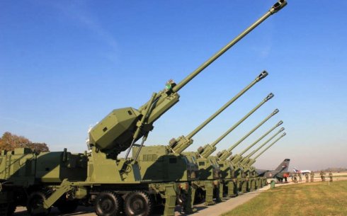 Britaniya Ukraynaya 10 özüyeriyən artilleriya qurğusu verəcək