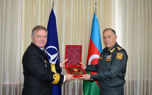 Kərim Vəliyev NATO kontr-admiralını azad edilmiş ərazilərdə görülən işlər barədə məlumatlandırıb